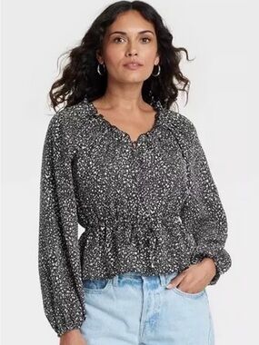 Universal Thread Black and White Speckled Peplum Blouse